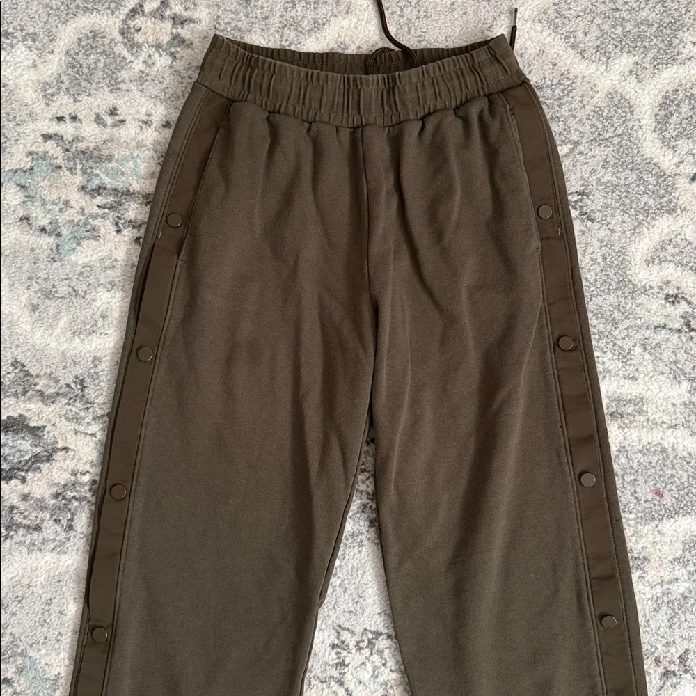 ALO Yoga gently used